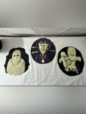 Vintage Style Dracula Glow In The Dark Wall Plaque